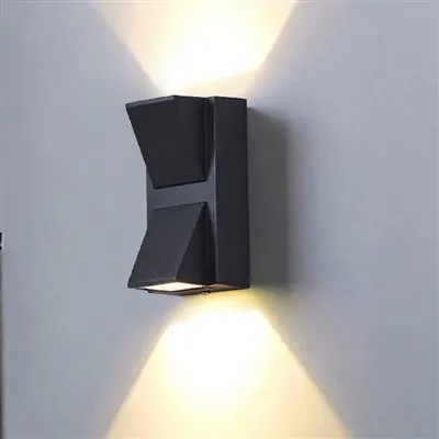 Doppelkopf-LED-Strahler mit schräger Beleuchtung
