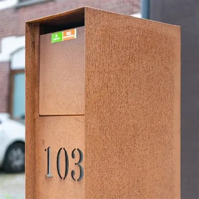 Robuster Briefkasten aus Cortenstahl für den Außenbereich